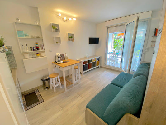 Studio with swimming pool and garden