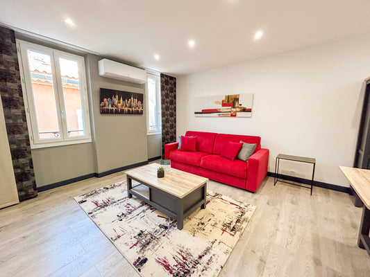 Renovated duplex in the heart of Sanary