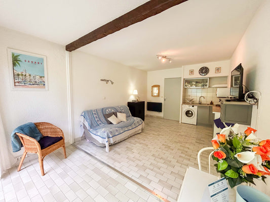Garden level in a residence with swimming pool