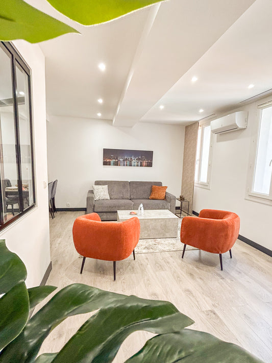 T2 refait à neuf en plein centre-ville de Sanary